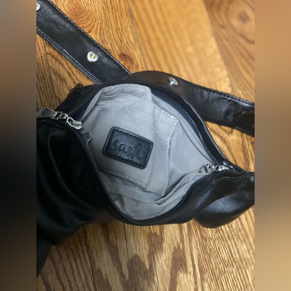 Elegant Black Shoulder Bag for Women - Picture 4 of 7